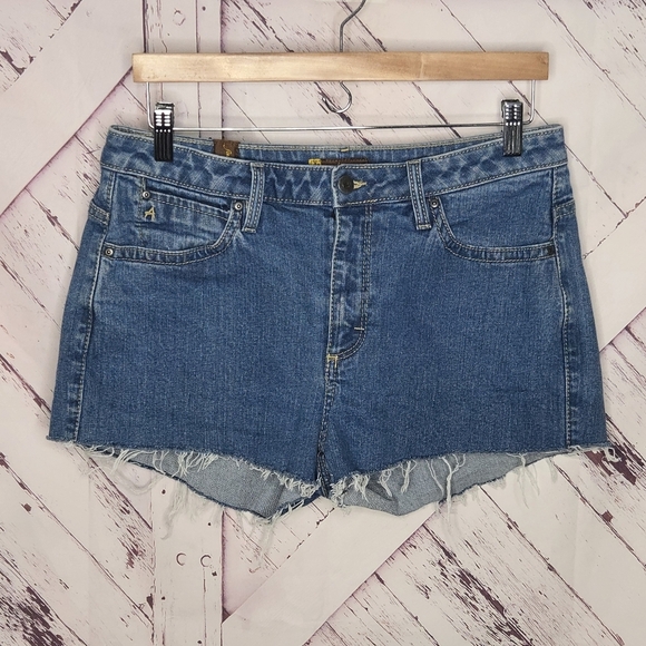 Aura Bling Pockets Jean Shorts - Picture 2 of 5